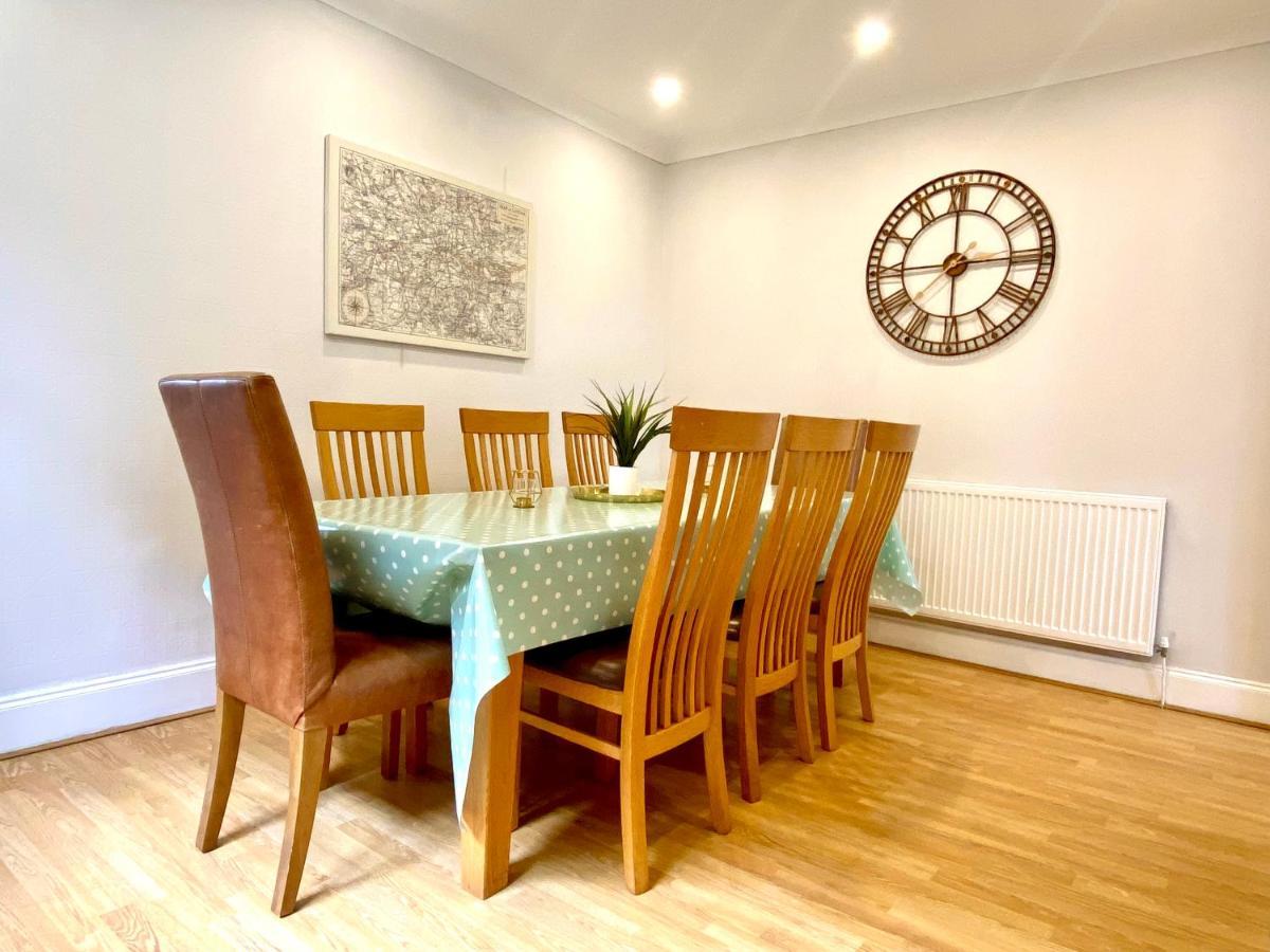 Great 4 Bedroom House - Great Location - Garden - Parking - Fast Wifi - Smart Tv - Newly Decorated - Sleeps Up To 8! Only 10 Mins Drive To Sandbanks Beach! Close To Poole & Bournemouth Exterior photo