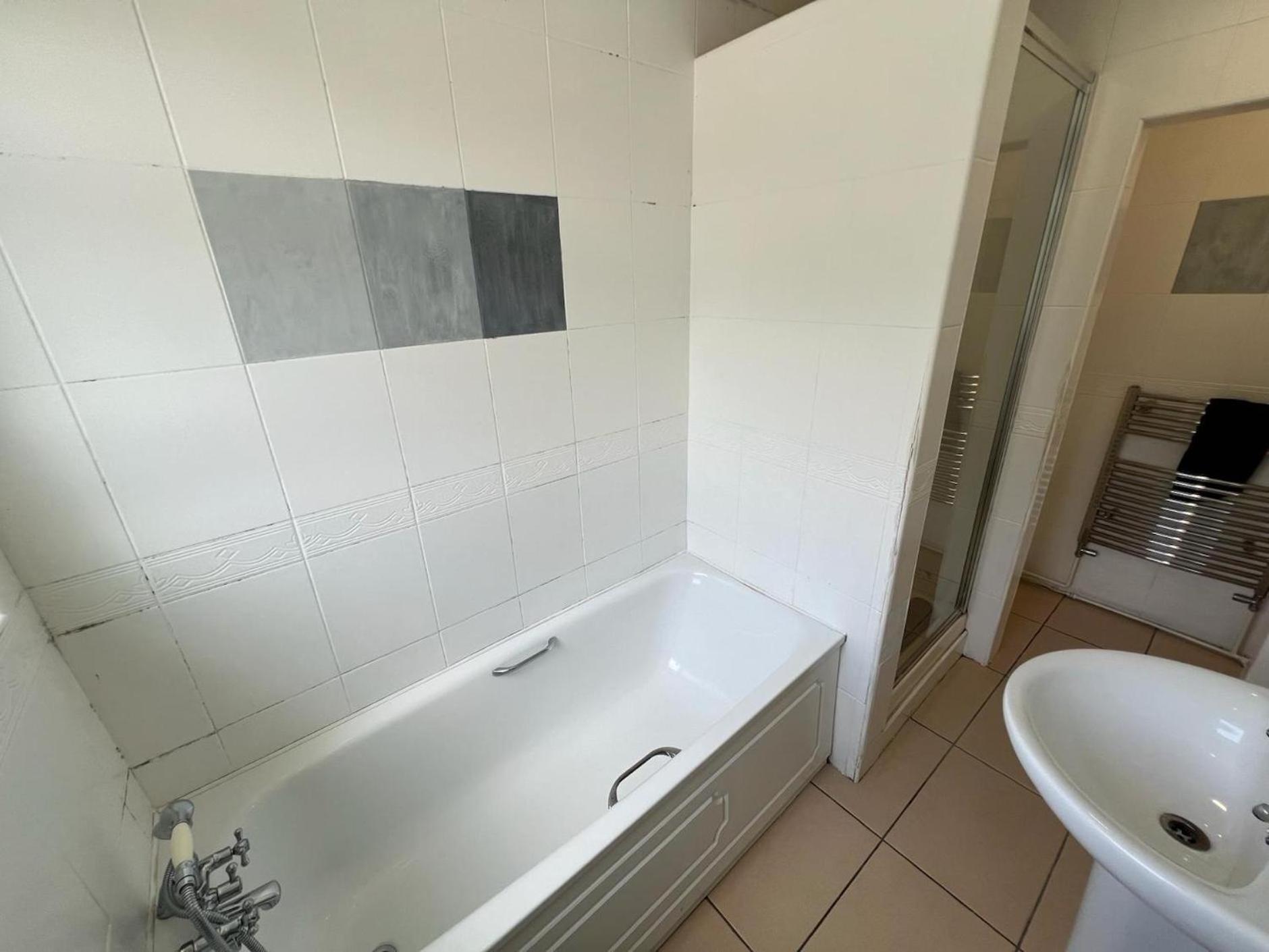 Great 4 Bedroom House - Great Location - Garden - Parking - Fast Wifi - Smart Tv - Newly Decorated - Sleeps Up To 8! Only 10 Mins Drive To Sandbanks Beach! Close To Poole & Bournemouth Exterior photo