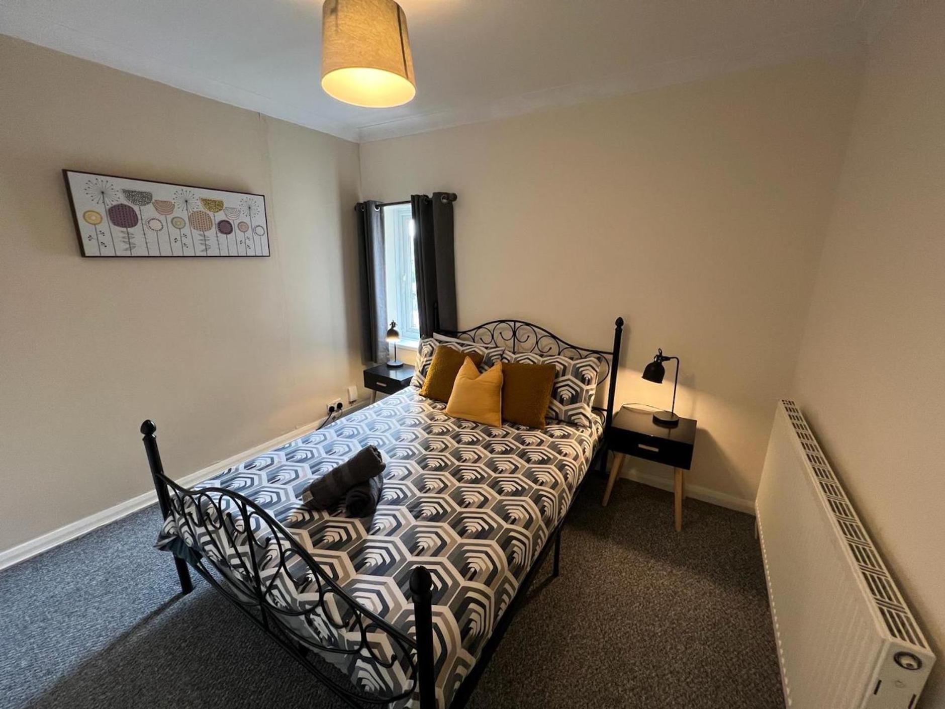 Great 4 Bedroom House - Great Location - Garden - Parking - Fast Wifi - Smart Tv - Newly Decorated - Sleeps Up To 8! Only 10 Mins Drive To Sandbanks Beach! Close To Poole & Bournemouth Exterior photo